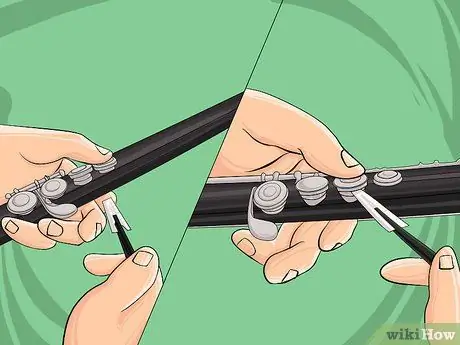 Определите протекающие пэды на деревянных духовых инструментах Шаг 9