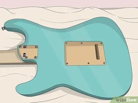 Установите мост Fender Tremolo Bridge Шаг 4 Установите мост Fender Tremolo Bridge Шаг 4