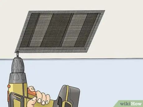 Закрепите отверстия в потолке Шаг 11