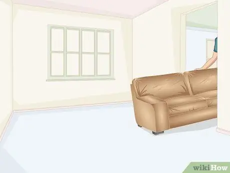 Краска стен у потолка Шаг 1