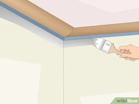 Красить стены у потолка Шаг 13