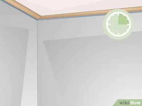 Красить стены у потолка Шаг 15