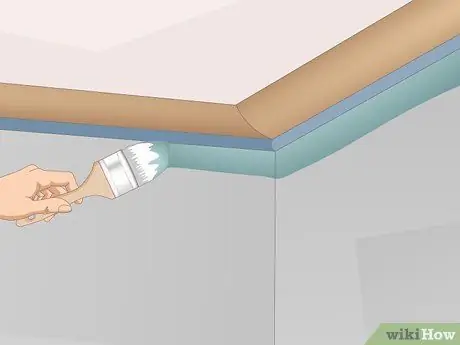 Красить стены у потолка Шаг 17