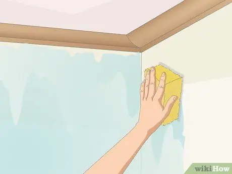 Краска стен у потолка Шаг 4