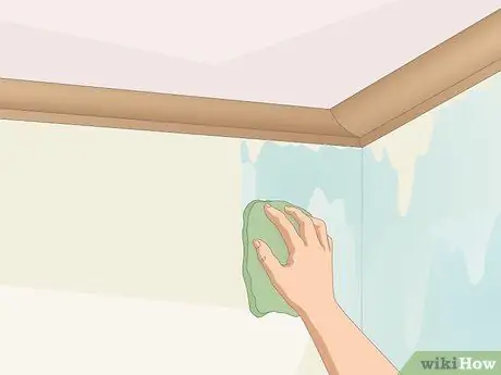 Краска стен у потолка Шаг 5