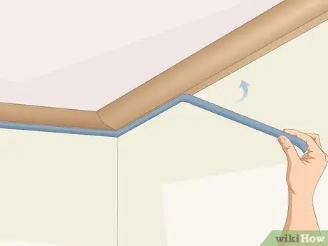 Краска стен у потолка Шаг 6