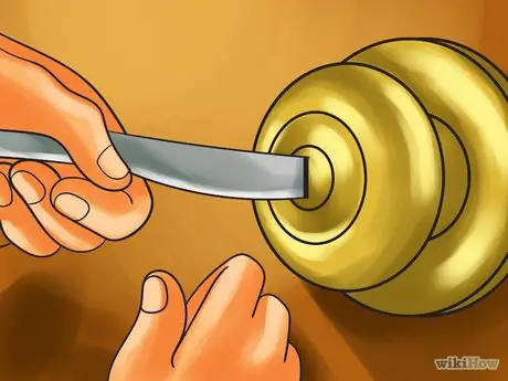 Открыть дверь ножом Step 3