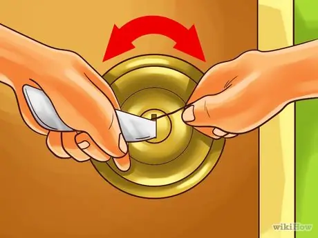Открыть дверь ножом Step 5
