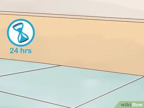 Нанесите силиконовый герметик Step 13
