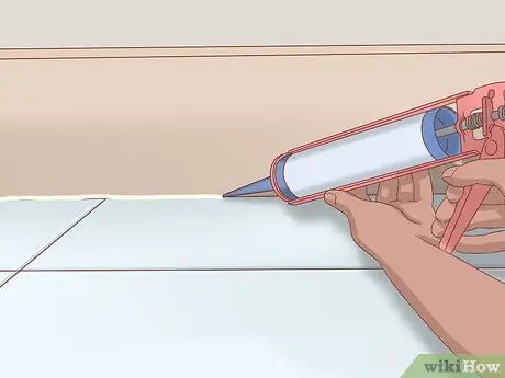 Нанесите силиконовый герметик Step 7