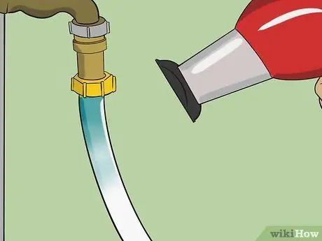 Не допускайте замерзания шланга для воды на автофургоне Step 11