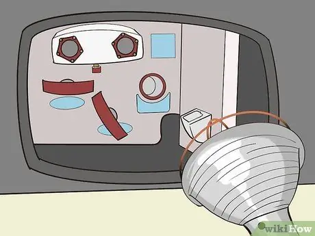 Не допускайте замерзания шланга для воды на автофургоне Шаг 8