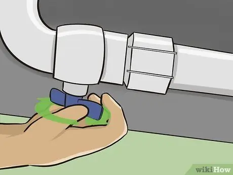 Не допускайте замерзания шланга для воды на автофургоне Шаг 9