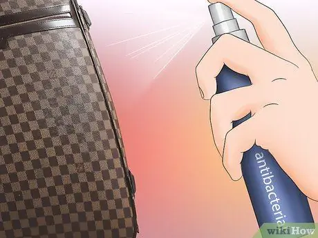 Чистка кожи Louis Vuitton Step 7 Чистка кожи Louis Vuitton Step 7