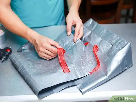 Сделайте рюкзак из клейкой ленты Шаг 18