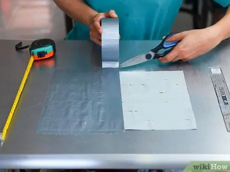 Сделайте рюкзак из клейкой ленты Шаг 2