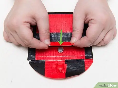 Сделайте мешочек для монет из клейкой ленты Шаг 10