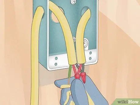 Установите распределительную коробку Шаг 10