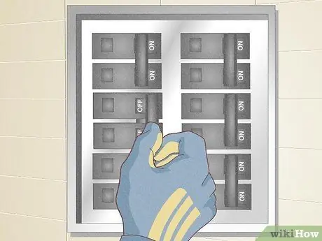 Установите распределительную коробку Шаг 3