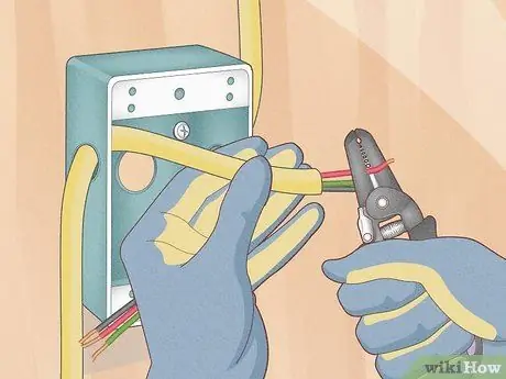 Установите распределительную коробку Шаг 7