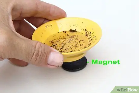 Сделайте двигатель из батареи, провода и магнита Шаг 11