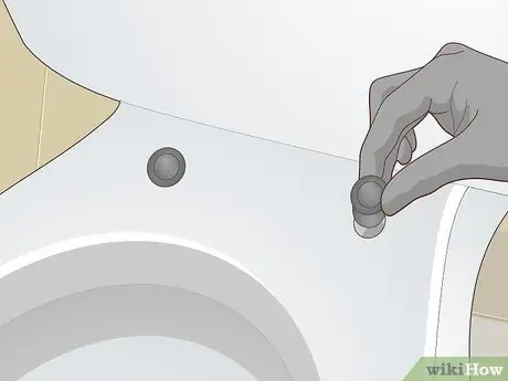 Установите мягкое закрывающееся сиденье для унитаза Шаг 10