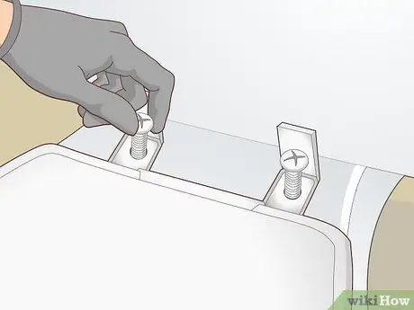 Установите мягкое закрывающееся сиденье для унитаза Шаг 12