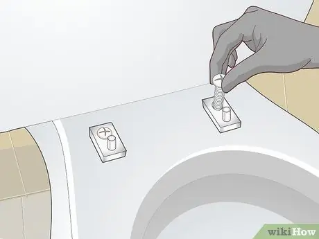 Установите мягкое закрывающееся сиденье для унитаза Шаг 7