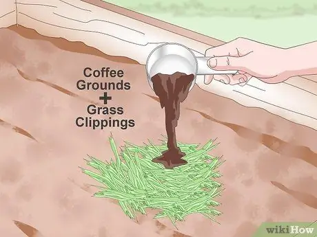 Добавьте азот в компост Шаг 7