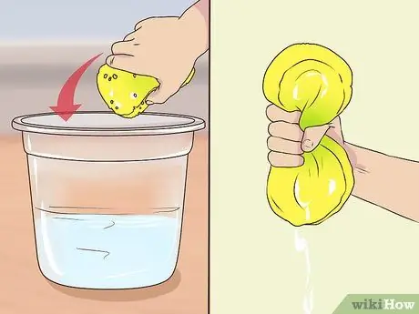 Очистите стены уксусом Шаг 10