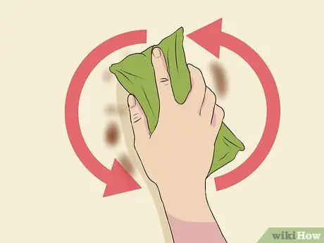 Очистите стены уксусом Шаг 12