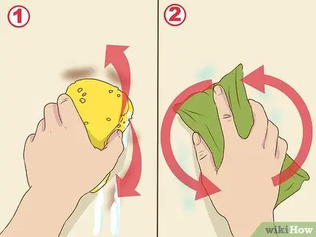 Очистите стены уксусом Шаг 14