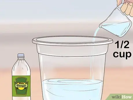 Очистите стены уксусом Шаг 7