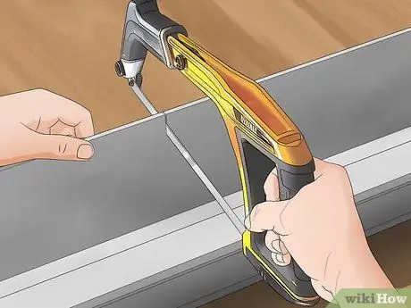 Установите водосточные желоба Шаг 11