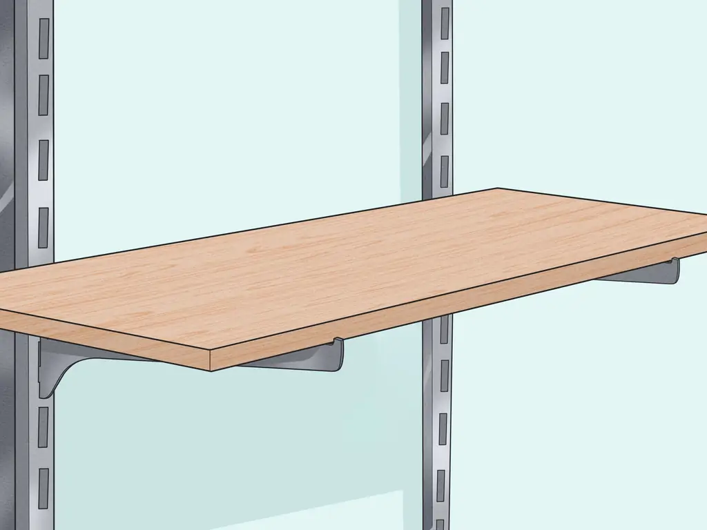 Как построить регулируемые полки в кладовой (с изображениями)