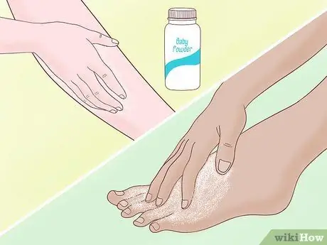 Удалите пляжный песок с ног Шаг 7