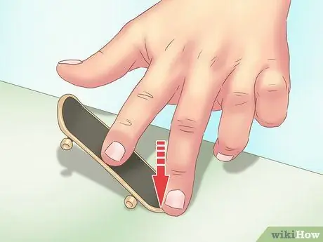 Kickflip on a Tech Deck, шаг 3
