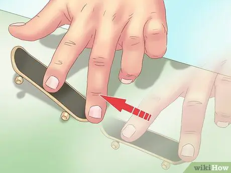 Kickflip на Tech Deck, шаг 4