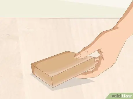 Вырежьте пластиковую бутылку. Шаг 4