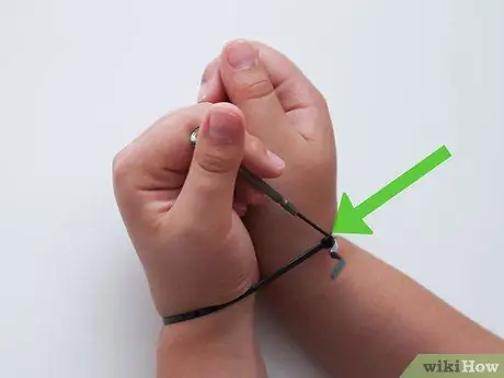 Открыть кабельные стяжки Шаг 9 Открыть кабельные стяжки Шаг 9