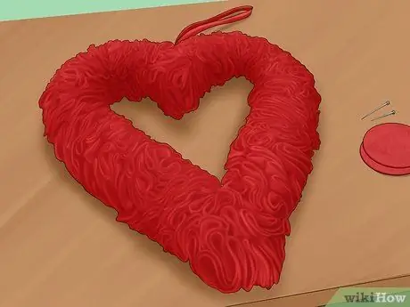 Сделайте венок из сердечек Шаг 11