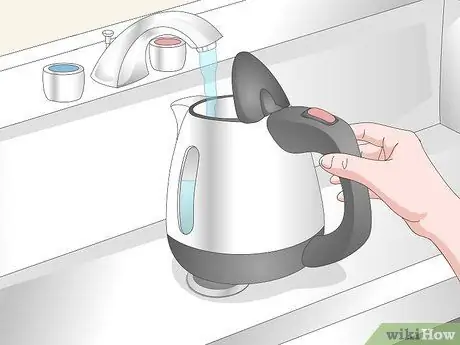 Кипятите воду с помощью чайника Шаг 7