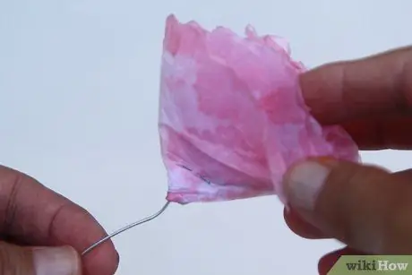 Сделайте цветы из кофейного фильтра Шаг 13