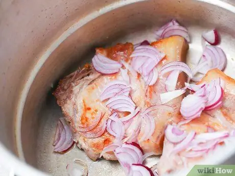 Приготовить свиные отбивные с морковью и картофелем в скороварке Шаг 4 Приготовить свиные отбивные с морковью и картофелем в скороварке Шаг 4
