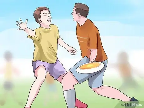 Играть в Ultimate Frisbee Step 4