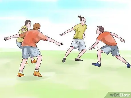 Играть в Ultimate Frisbee Step 5