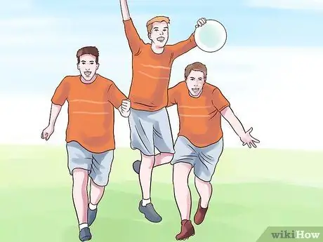 Играть в Ultimate Frisbee Step 9