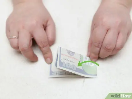 Сделайте черепаху из долларовой купюры Шаг 3