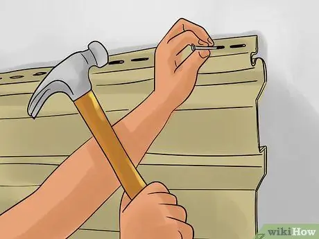 Установите виниловый сайдинг Шаг 6