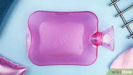Держите грелку горячей водой Шаг 5 Держите грелку горячей водой Шаг 5